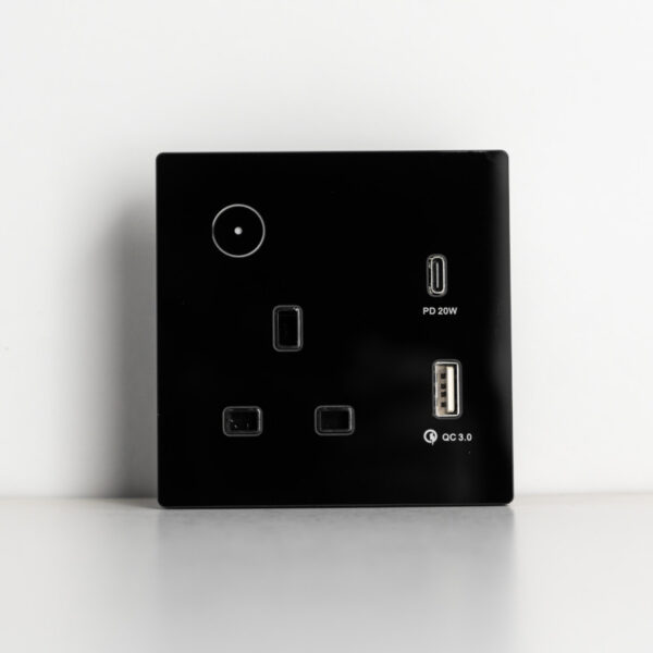 GoSmart Single Wallmount Socket With USB WI-Fi - Black