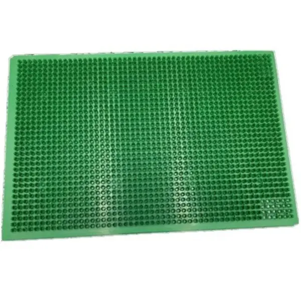 POLYETHYLENE GRASS MAT 40x60 cm