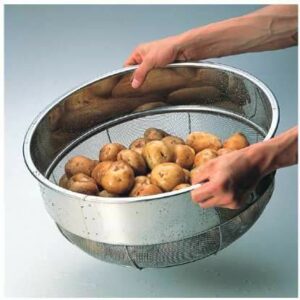 WIDE WIRE BASKET W/ HANDLE 65X12X28cm