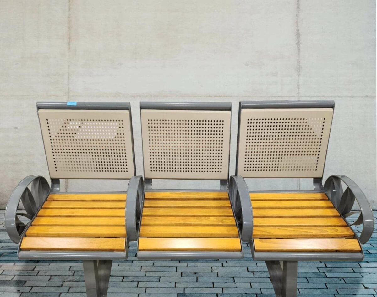 METAL/WOOD OUTDOOR BENCH - Image 1