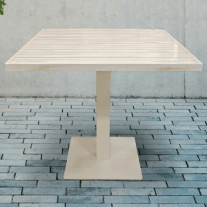 ALIMINUM/METAL OUTDOOR TABLE