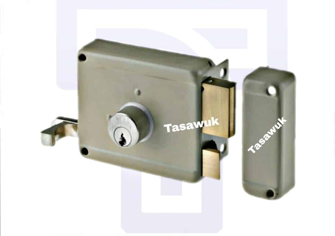 IMG_2332-e1664110984853.jpg Yale Steel Door Rim Lock 70mm - Enhanced Security Solution - Image 1