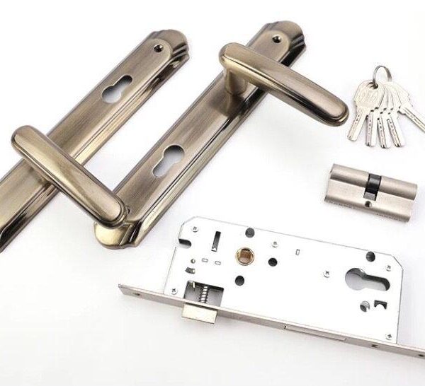 Door Handle With Lock Body