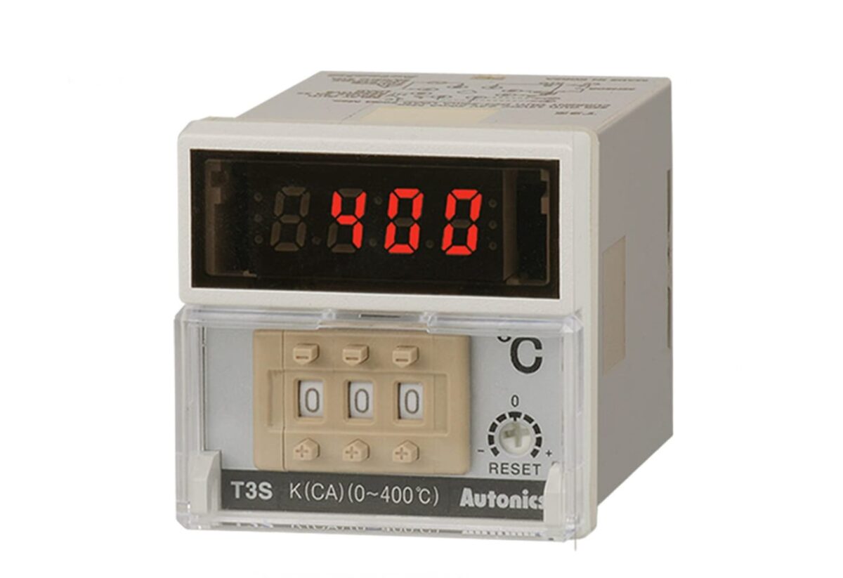 Autonics Digital Temperature Controller, 1/16 DIN - Image 1