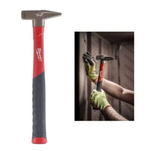 Milwaukee 800g Fiberglass Engineer Hammer: Tackle Demanding Construction Jobs with Confidence